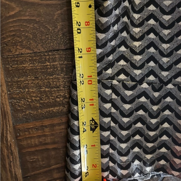 Trina Turk -The Banshee pant cropped bootcut dress pant in metallic jacquard. - Picture 11 of 15